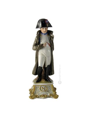 USSARO Statuetta statuina figura porcellana Capodimonte fatto a mano Made in Italy