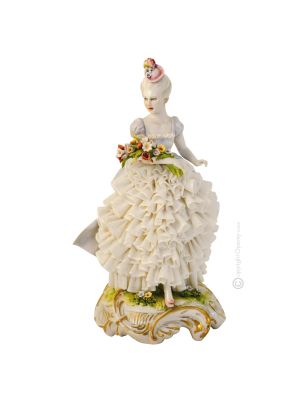 PASSEGGIATA DI PRIMAVERA Statuetta statua statuina porcellana Capodimonte fatto a mano made in Italy