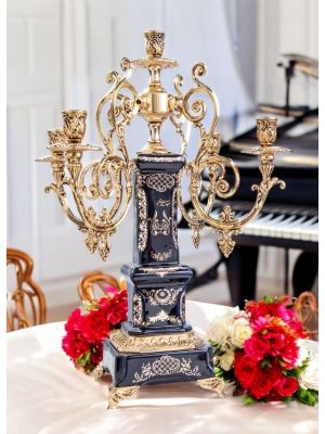 Candelabro 5 fiamme in pregiata ceramica, con eleganti decorazioni in oro, realizzato a mano.