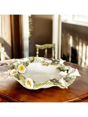 Cesto, centrotavola in ceramica artistica, decorato con fiori e dettagli in oro, realizzato a mano