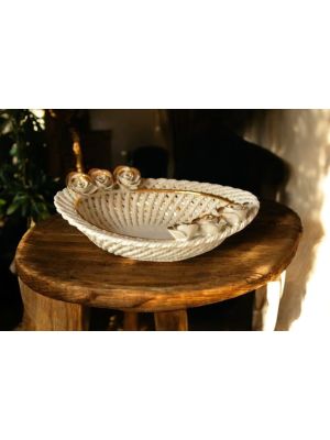 Centrotavola, cesto in ceramica, con rose e sfaccettature  dorati, realizzato a mano.