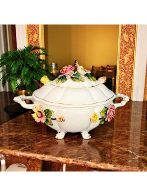 Zuppiera in ceramica artistica in stile barocco, decoro floreale con oro, realizzata a mano.