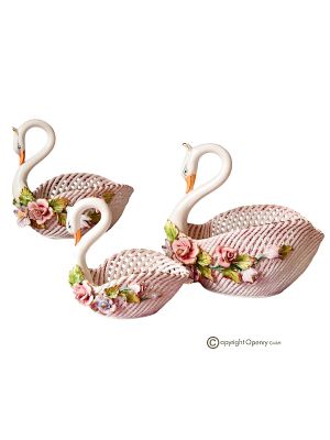 Centrotavola, set 3 cigni in ceramica pregiata, impreziositi con fiori e dettagli in oro, fatti a mano.