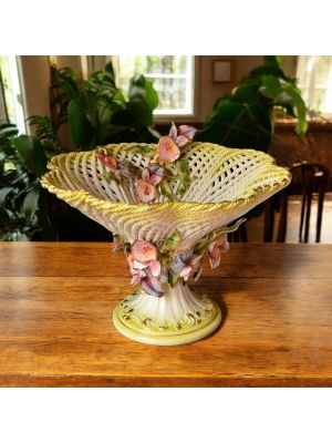 Alzata, centrotavola in ceramica artistica, decorato con orchiedee e dettagli in oro, fatto a mano