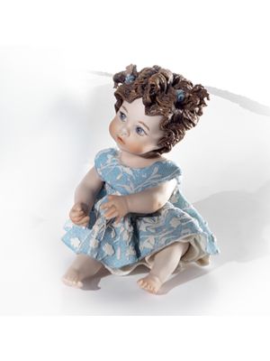 CINZIA - Capodimonte, statuetta romantica in porcellana di alta qualità.