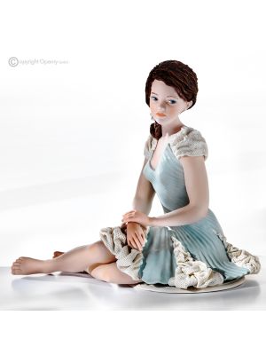 DESIRE - Statuetta Capodimonte, bellezza italiana in porcellana pregiata.