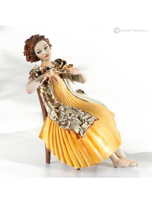 FARFALLE D'ESTATE - Eleganza romantica: statuetta Capodimonte unica.