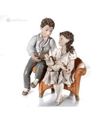 IL CERCHIO DELLA VITA - Porcellana Capodimonte, bambola realistica e ricca di charme.