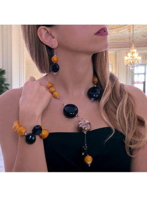 Raffinatezza veneziana: collana, bracciale e orecchini con vere perle in vetro di Murano soffiate.