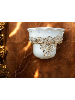Lampada da parete. ceramica di qualità, decorata con rose, cristalli Swarovski e dettagli oro.