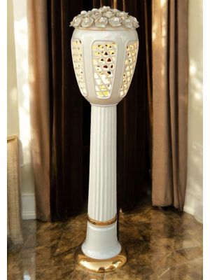 Lampada da terra, lanterna in ceramica, impreziosita con rose, cristalli Swarovski ed oro.