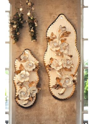 Set 2 decorazioni da parete in ceramica, con rose, cristalli  e dettagli dorati, fatte a mano.