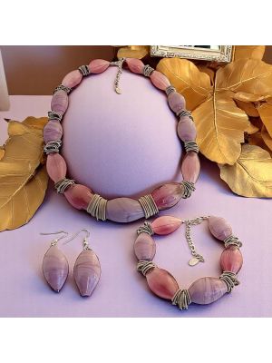 Collana, bracciale e orecchini in un set esclusivo con vere perle in vetro di Murano.