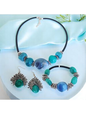 Set raffinato in vetro di Murano con perle autentiche: collana, bracciale e orecchini.