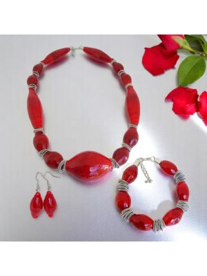 Elegante parure con vere perle in vetro di Murano: collana, bracciale e orecchini.