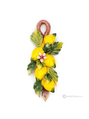 LIMONI – Composizione con frutta da appendere in ceramica di Capodimonte, realizzata a mano