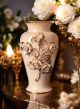 Vaso in ceramica di qualità, decorato con rose, cristalli Swarovski e dettagli oro, fatto a mano.