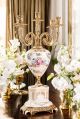 Candelabro 5 fiamme in ceramica di alta qualità, con dettagli floreali ed oro, fatto a mano.
