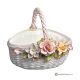 Centrotavola, cesto in ceramica pregiata, decorato con fiori e dettagli in oro, realizzato a mano.
