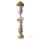 Vaso con colonna in ceramica artistica, decorati con rose, cristalli Swarovski e dettagli dorati.