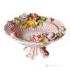 Alzata centrotavola in ceramica stile barocco, decorata con fiori e dettagli dorati, realizzata a mano.