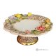 Alzata, centrotavola in ceramica raffinata, adornata con fiori e particolari dorati, realizzata a mano.