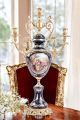 Candelabro 4 fiamme con dama e cavaliere in ceramica superiore, con decorazioni in oro, fatto  a mano.
