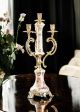 Candelabro 4 fiamme in pregiata ceramica, con eleganti decorazioni floreali ed oro, fatto a mano.