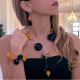 Raffinatezza veneziana: collana, bracciale e orecchini con vere perle in vetro di Murano soffiate.