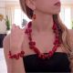 Perle soffiate in vetro di Murano, collana, bracciale e orecchini che raccontano l’eleganza veneziana.