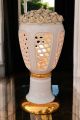 Lampada da terra, lanterna in ceramica, decorata con rose, cristalli Swarovski ed oro.
