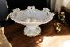 Alzata in ceramica di alta qualità, decorata con rose, cristalli e rifiniture dorate, fatta a mano.