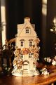 Portacandela in ceramica pregiata, decorata con rose, cristalli e dettagli dorati, fatto a mano.