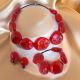 Gioielli artigianali in vetro di Murano: collana, bracciale e orecchini in un set esclusivo.