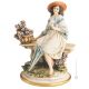 RAGAZZA SU SEDIA DA GIARDINO Statuetta statuina figura porcellana Capodimonte fatto a mano Made in Italy